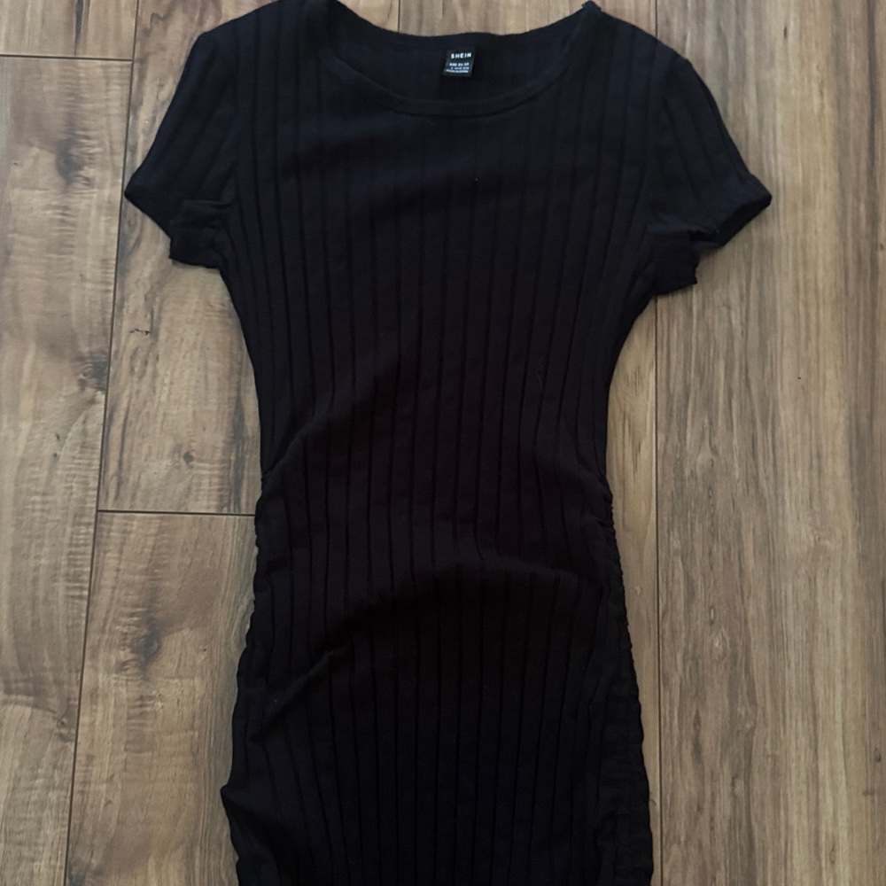 SHEIN Black Ribbed Short-Sleeve Midi Dress with Side Ruching - Picture 2 of 5